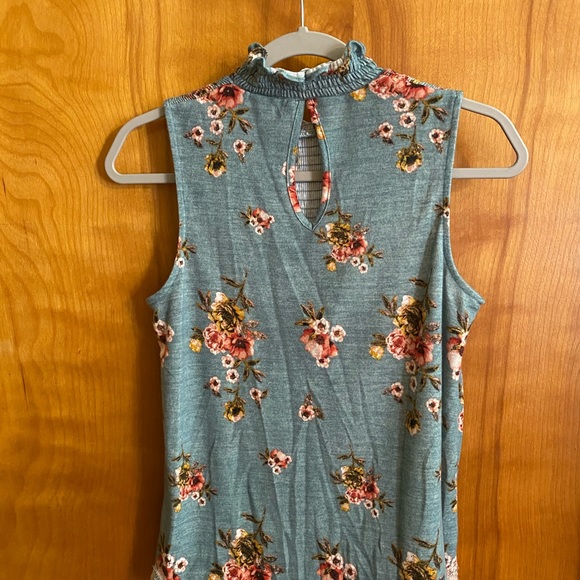 Small Jolt Floral and Lace Shirt. Sleeveless Smock Knit Tank - Picture 3 of 9